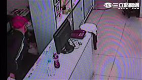 蔣嫌頂著光頭行竊十分醒目（翻攝畫面）