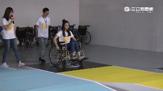 獨創輪椅駕訓班　藝人體驗身障族不便