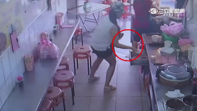 大膽長腿女賊　趁店員忙外帶秒偷8千