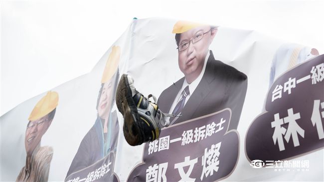 遭迫遷民眾　家當怒砸六都首長肖像