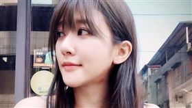 林逸欣脖子有吻痕急澄清。（圖／翻攝自林逸欣臉書）