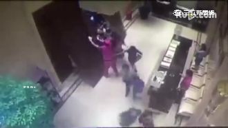 限購令發威！陸民眾搶房「擠爆」大門