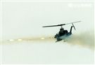 AH-1W超級眼鏡蛇攻擊直升機，發射地獄火飛彈。（記者邱榮吉/攝影）