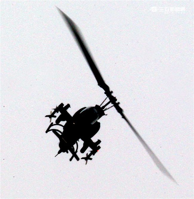 AH-1W超級眼鏡蛇攻擊直升機，座艙裝有抬頭顯示器，夜視鏡，外側攜帶4聯裝地獄火飛彈或拖式飛彈發射器，也能掛載響尾蛇短程空對空飛彈及小牛反裝甲飛彈，該型直升機可執行反裝甲、護航、多種火力支援、武裝突擊、搜索和目標識別等多種任務。（記者邱榮吉/攝影）