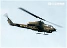 AH-1W超級眼鏡蛇攻擊直升機，座艙裝有抬頭顯示器，夜視鏡，外側攜帶4聯裝地獄火飛彈或拖式飛彈發射器，也能掛載響尾蛇短程空對空飛彈及小牛反裝甲飛彈，該型直升機可執行反裝甲、護航、多種火力支援、武裝突擊、搜索和目標識別等多種任務。（記者邱榮吉/攝影）