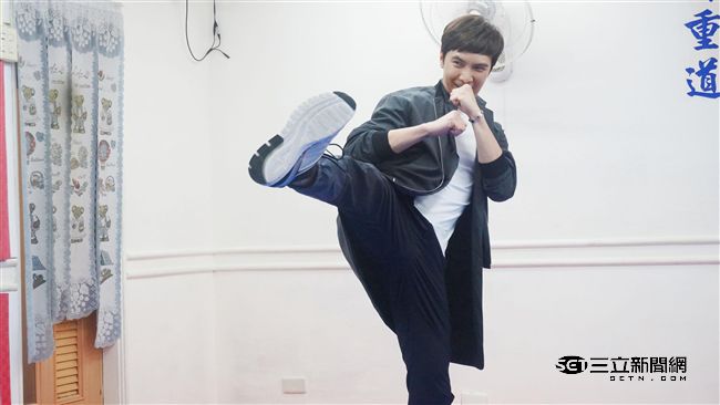 被謝佳見打　又仁直呼「蠻舒服的！」