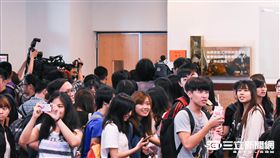 馬英九演講,學生 圖／記者林敬旻攝