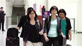 民航局副局長何淑萍低調抵達蒙特婁
民航局副局長何淑萍在當地時間26日凌晨1點40分抵達蒙特婁機場，面對媒體採訪極度低調，只是表示「謝謝大家。
中央社記者胡玉立蒙特婁攝　105年9月26日