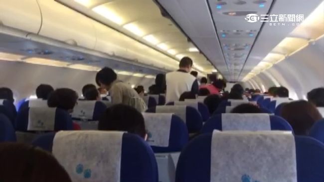 飛機滑行1小時急補油　專家這樣解釋
