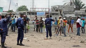 剛果動亂
http://aa.com.tr/en/africa/dem-rep-of-congo-capital-events-ban-follows-violence/651821
