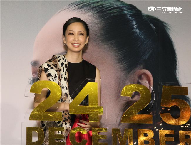 中島美嘉冒著颱風天來台宣布演唱會日期。（記者邱榮吉/攝影）
