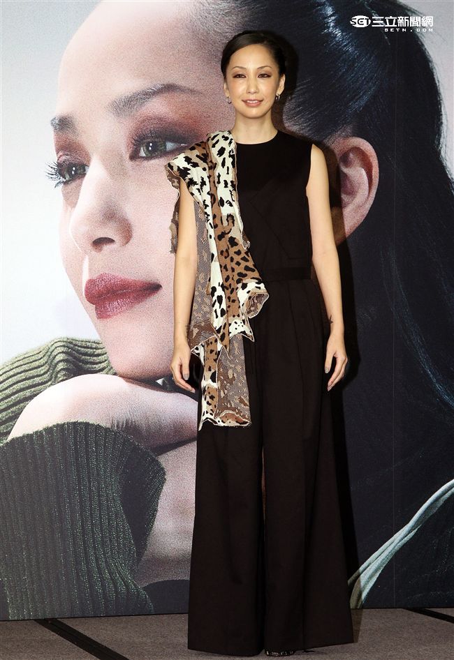 中島美嘉冒著颱風天來台宣布演唱會日期。（記者邱榮吉/攝影）