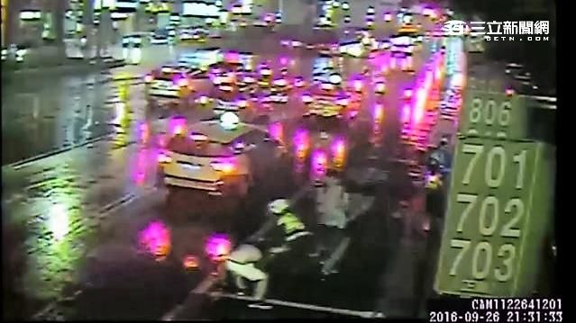 板橋車站外有色狼　警速逮越籍襲臀男