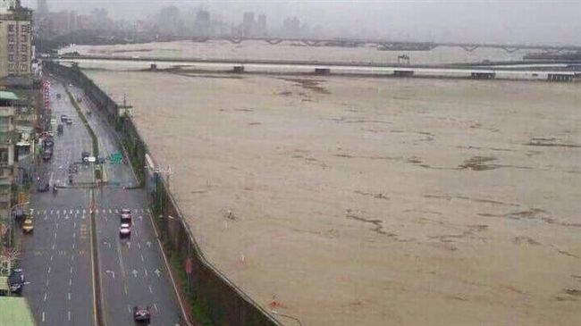 網路瘋傳淡水河暴漲　北市府：舊照啦