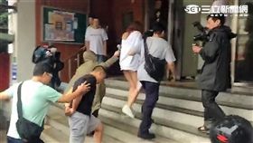 新北市永和區星光大道KTV發生砍人案，惡煞砍完人還到好樂迪KTV續唱（翻攝畫面）