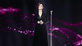 台語天后江蕙（右）28日將推出封麥場演唱會DVD，其
中還收錄歌神張學友（左）獻唱經典歌曲「家後」的片
段。
（喜歡音樂提供）
中央社記者吳琬婷傳真 105年9月27日