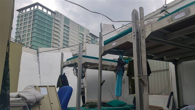 女官兵寢室鐵皮遭吹落　11人輕傷