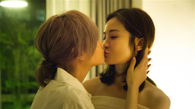 楊丞琳首次執導自肥　與阿Sa女女吻