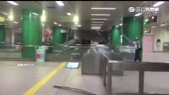 梅姬強風灌進捷運站　門毀鐵條空中飄
