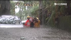 f車衝水救女1600