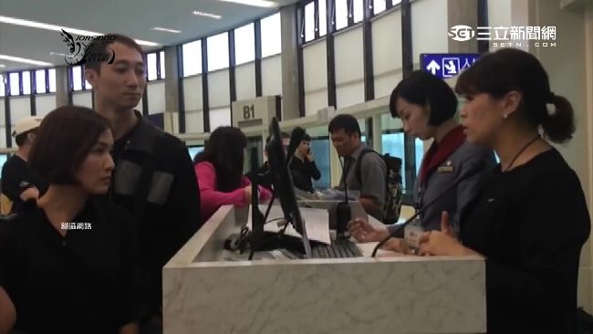 暴怒夫妻大鬧機場　遭網友肉搜起底