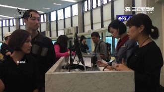 暴怒夫妻大鬧機場　遭網友肉搜起底