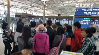 颱風亂航班　旅客滯留國外怒吼