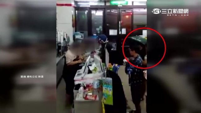 超商颱風天漏水　店員淋濕仍忙結帳