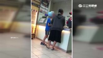兒想取餐不開口　暴怒母竟罵披薩店員