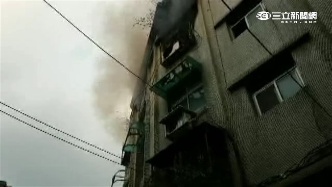 抱瓦斯桶反鎖房內　氣爆男怒趕警消