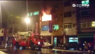 高雄民宅突冒火　8旬老夫婦及時逃生