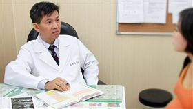 婦產科李世明醫師提醒孕婦若有身體不適要盡快就醫檢查診斷