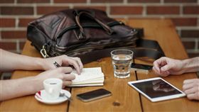 職場,工作,合作,會議,討論（圖／Pixabay）