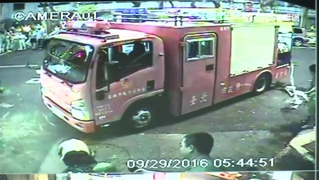 遭男引爆瓦斯波及　一警著防彈衣重傷