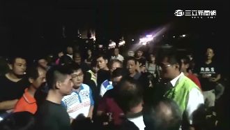 給我電！溪湖居民夜圍台電主管怒罵