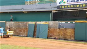 台南棒球場 颱風 設備損毀（圖／中職提供）