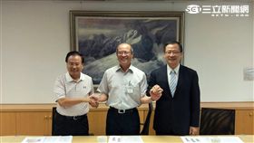 左起棒協理事長廖正井、體育署長何卓飛，中職會長吳志揚（圖／記者王怡翔攝）