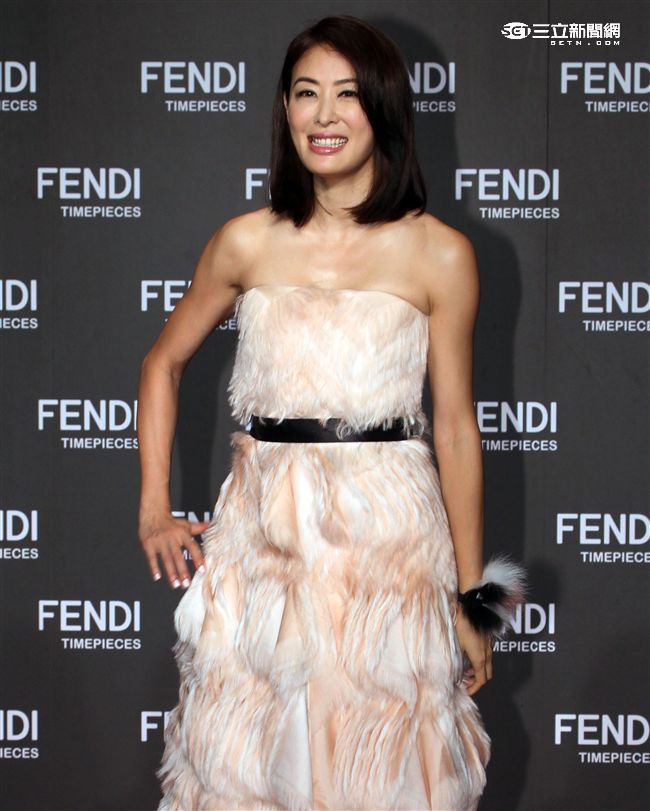 賈永婕挑戰運動極限的活潑勇敢，塑造女性動靜皆能散發魅力的一面。（記者邱榮吉/攝影）