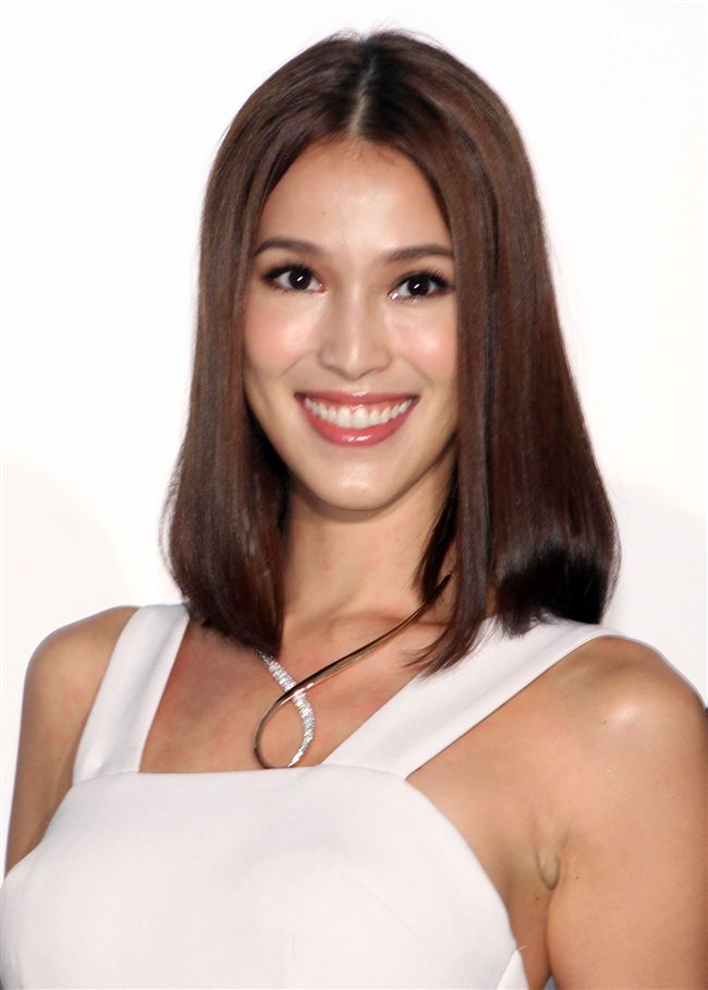 Akemi ASUS華碩 ZenBook3走秀。（記者邱榮吉/攝影）