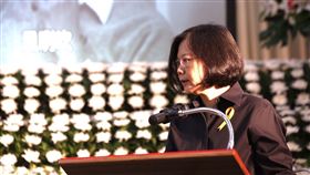 蔡英文出席王拓公祭 圖／民進黨中央提供
