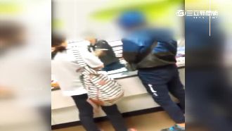 店員不知門牌號碼　婦問路不成抓狂