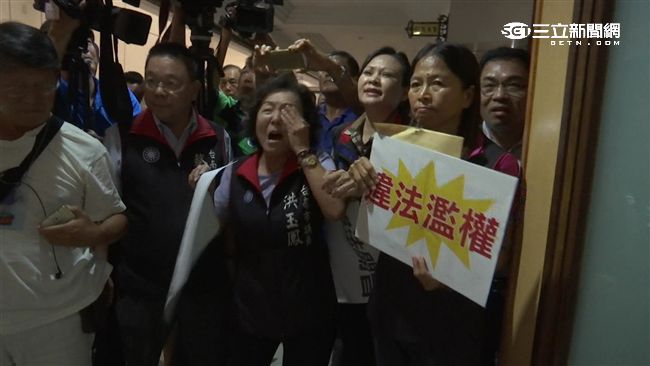 藍議員掛彩哭　郭清華：我是以暴制暴