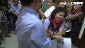 台南市議會鬥毆、國民黨議員洪玉鳳遭民進黨議員郭清華打傷