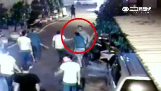 惡煞尋仇堵人圍毆　堂兄弟被塞後車廂