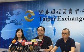 樂陞：22億將再延至10月31日前付款
樂陞董事長職權代理人李柏衡（中）表示，Tiny piece買方已於今天支付300萬美金，惟對方表示其餘款項尚須一些時間，雙方協議付款期間延至今年10月31日前採分期付款方式支付。
中央社記者韓婷婷攝  105年9月30日