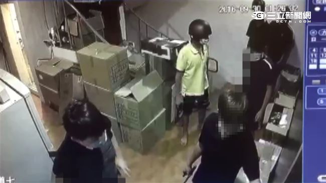 服飾店一晚兩槍案　警逮嫌店家又挨槍