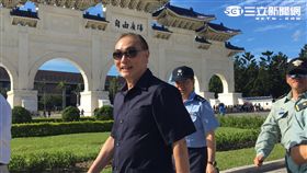 國防部長馮世寬視察三軍樂儀隊操演　