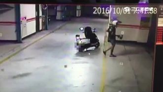 因找不到乾爹　無業男社區停車場縱火