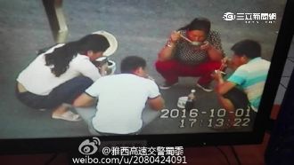 高速公路上生火煮飯　十一長假亂象多