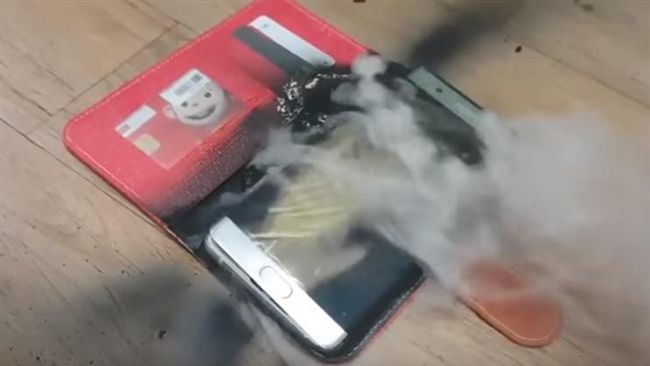 日本首例！關西機場Note7冒白煙